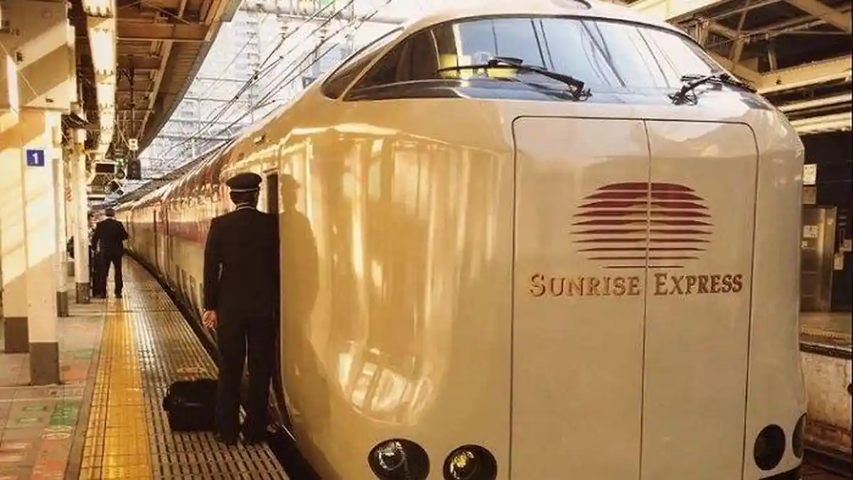 Potret Kereta Api Sunrise Express, Transportasi yang Mirip 'Hotel Berjalan' di Jepang