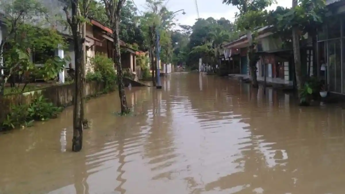 Warga Terdampak Banjir Trenggalek Mulai Sakit-sakit, Waspada Diare