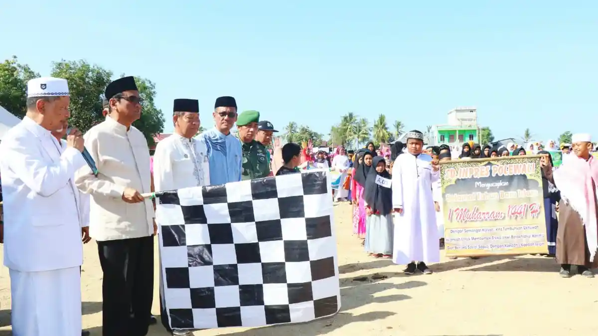 Siswa dan Santri Meriahkan Pawai Ta'aruf di Mangkoso Barru