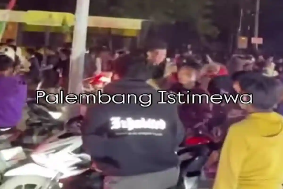Pemotor Konvoi Bakar Mobil dan Pos Polisi di Palembang, Massa Didominasi Remaja
