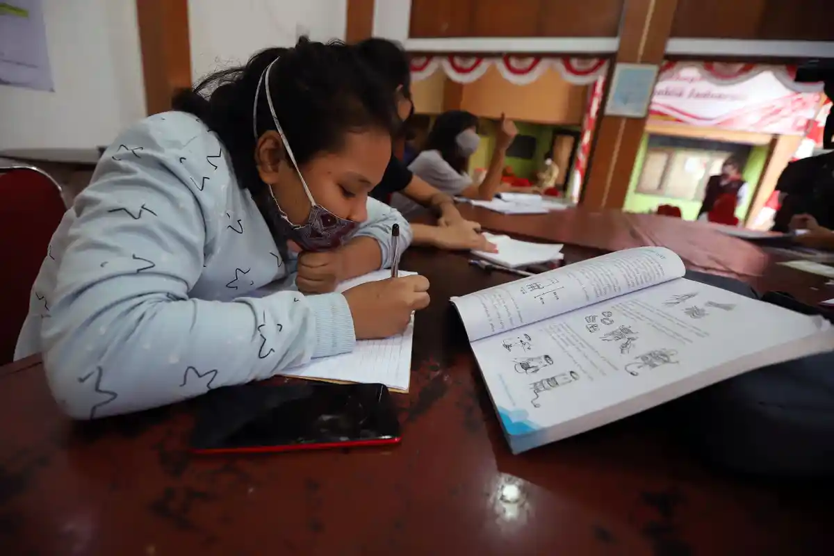 Peran Penting Orang Tua Dampingi Anak Saat Proses Pembelajaran Jarak Jauh