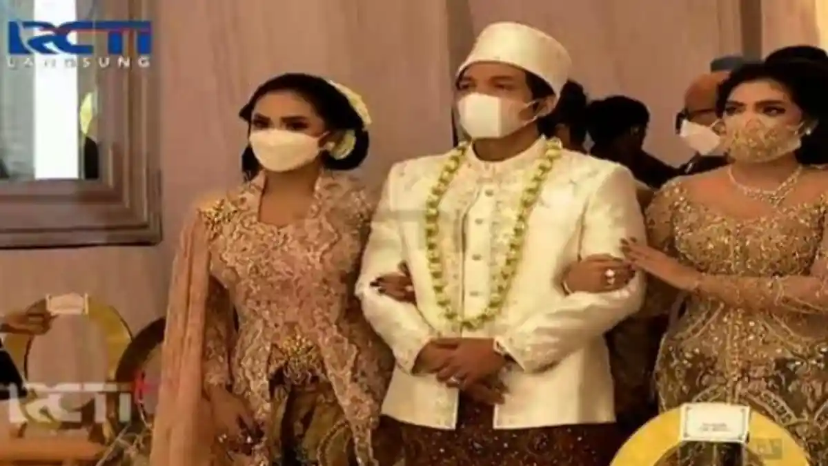 Atta Halilintar Digandeng 2 Ibunda Aurel Hermansyah, Krisdayanti dan Ashanty Menuju Meja Akad Nikah