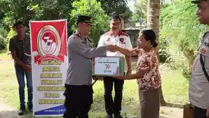 polres-alor-bagi-sembako.jpg