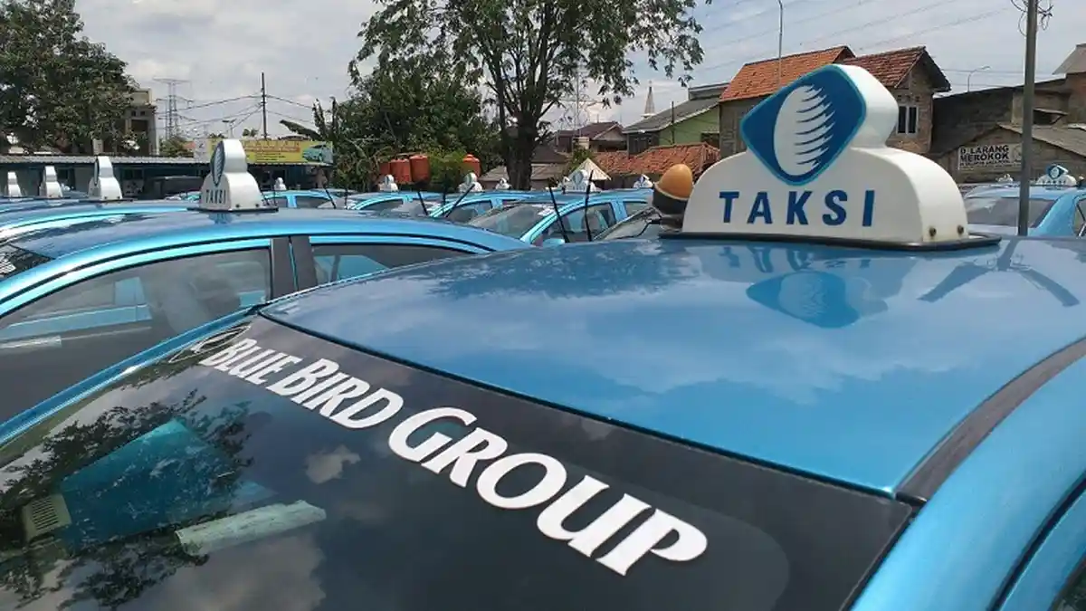 Cara Pesan Taksi Blue Bird Biar Dapat Diskon Mulai Rp30 Ribu