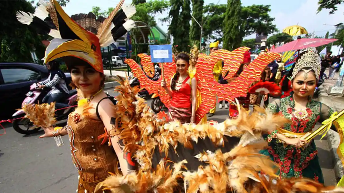 Mahasiswa Bangga ikut Pawai Kampung Budaya UB - budaya-malang_20151126_185605.jpg