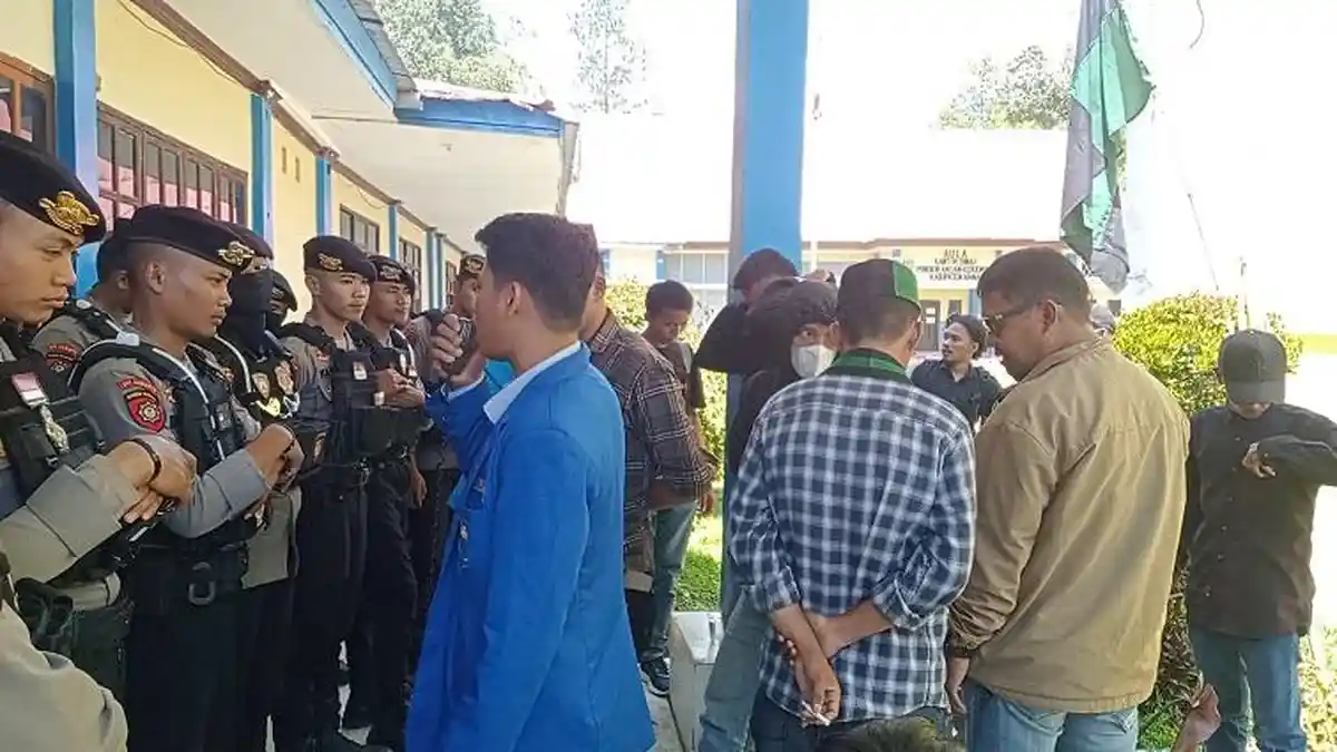HMI dan PMI Cabang Mamasa Demo Kadis Pendidikan Soal Ini