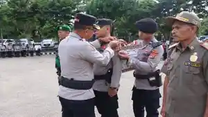 Wakapolres-TTU-Kompol-Jemy-Oktovianus-Noke-saat-memimpin-Apel-Gelar.jpg