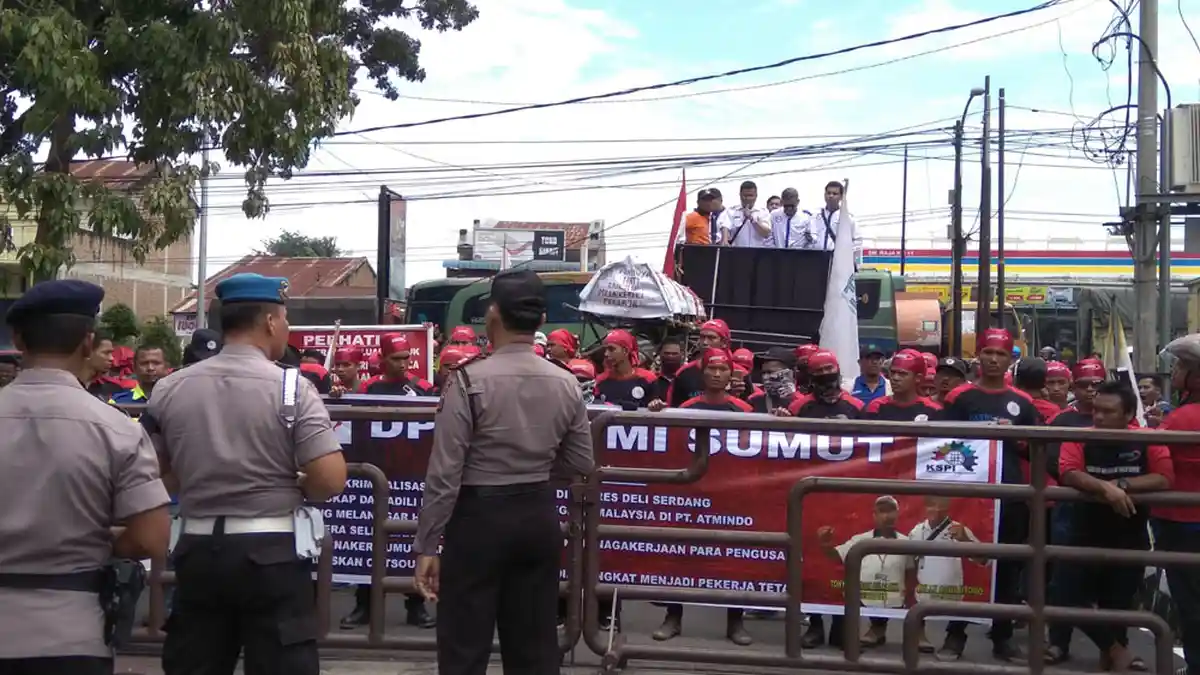 Demo! Buruh Sebut Perusahaan Asal Malaysia Ingin Berpolitik di Sumut