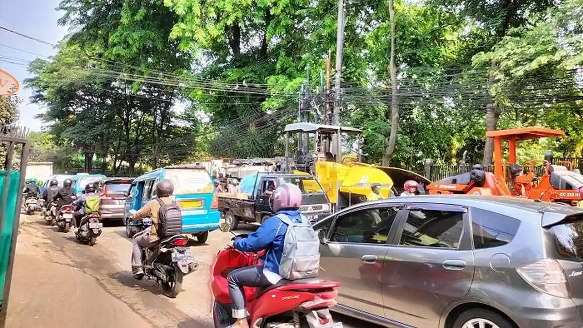 Masyarakat Menyambut Baik Pemkot Depok Perbaiki Jalan Rusak Menuju UI