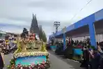 Suasana-kemeriahan-karnaval-mobil-hias-dan-pawai-kontingen.jpg