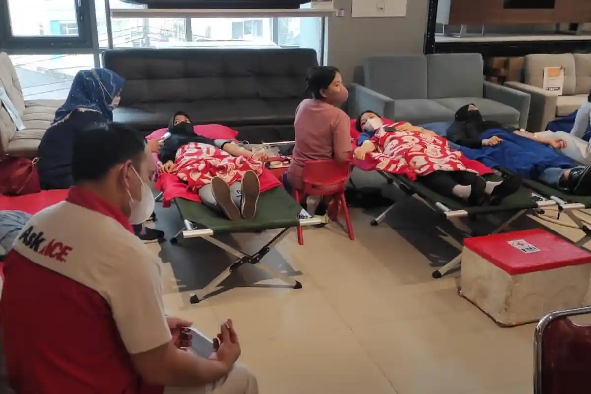 Hari Sukarelawan Internasional, Kawan Lama Group Selenggarakan Donor Darah di Manado Sulawesi Utara