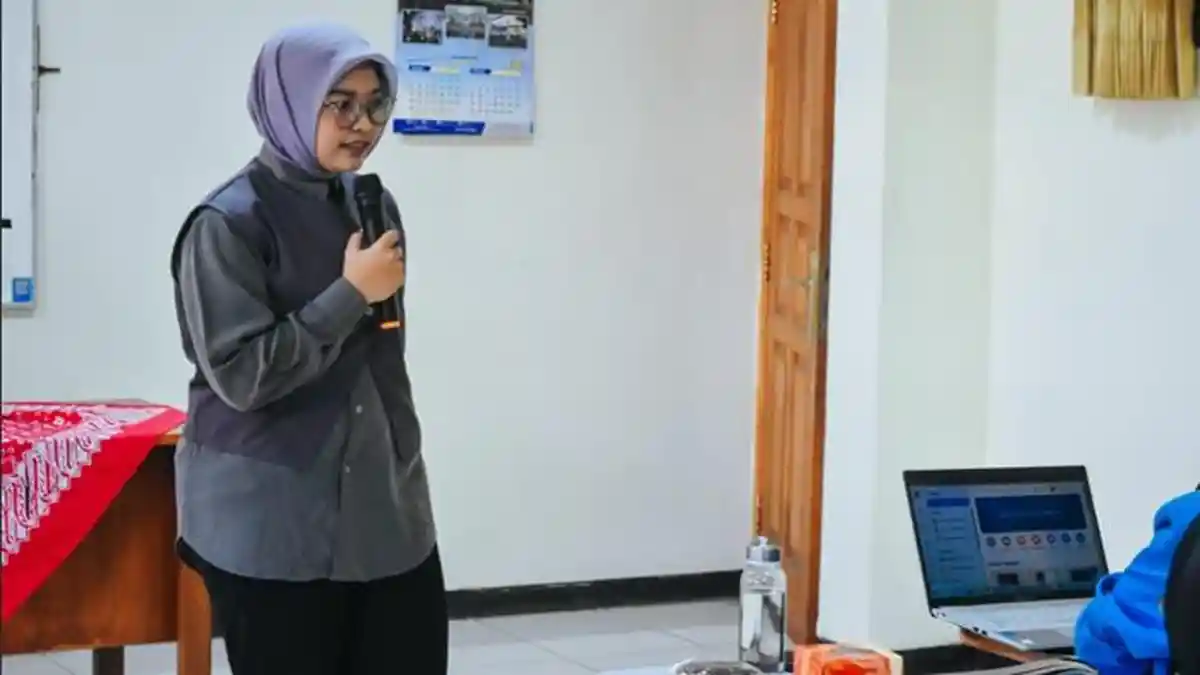 Sosok Defi Asiatul Janah, Mahasiswi UTM yang Nyambi Jadi Driver Ojek Tapi Tetap Panen Prestasi