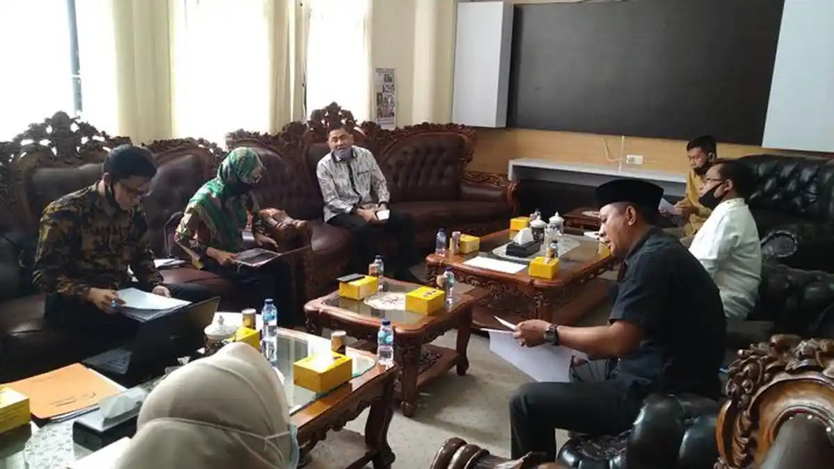 Ombudsman Sumsel Datangi DPRD OI, Minta Keterangan Nota Dinas Perihal Pemecatan 109 Tenaga Kesehatan