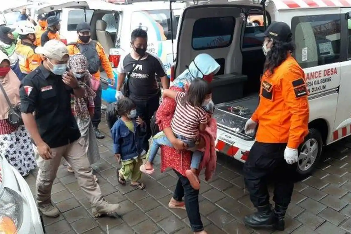 Belasan Kali Merapi Muntahkan Lava Pijar, BPPTKG : Secara Umum Jarak Luncur Masih Kurang dari 1 Km