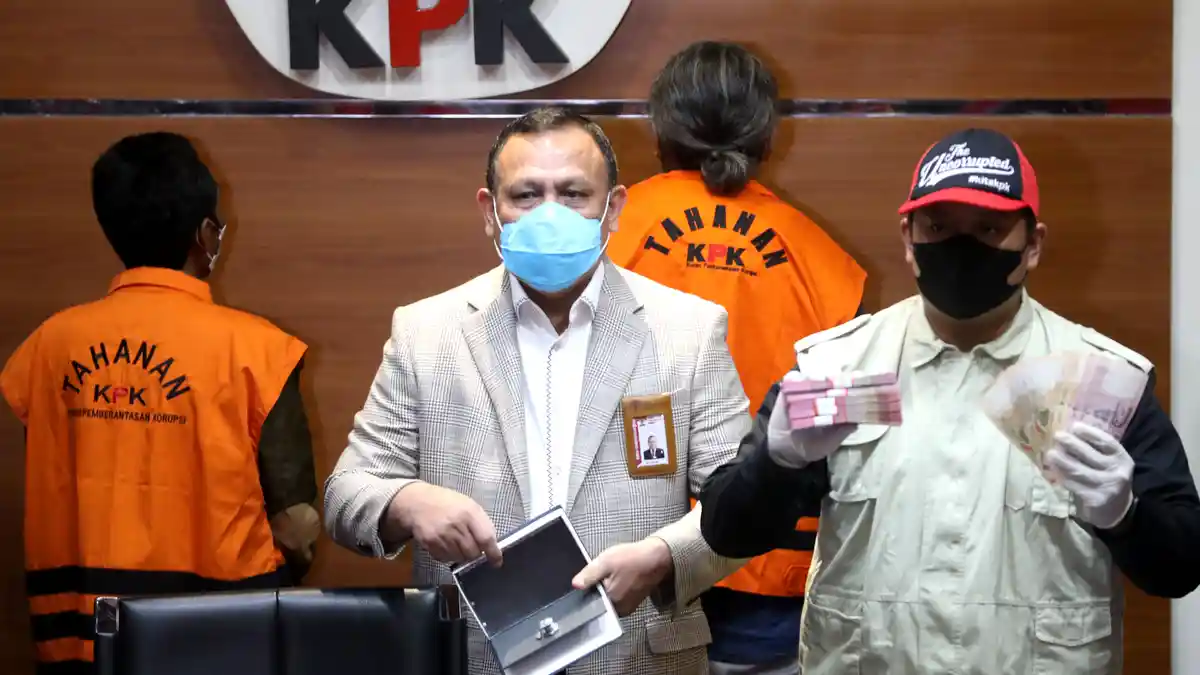 Ketua KPK Tercengang Lihat Brankas Mini Berbentuk Buku Isinya Uang Suap Puluhan Juta Rupiah