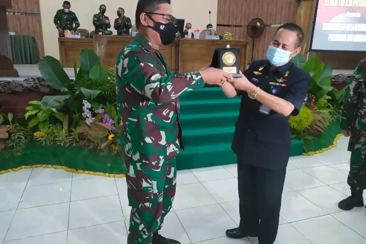 273 Taruna-taruni Polimarim Diklat Bela Negara, Dapat Wejangan Dankodiklat TNI AD Letjen AM Putranto - letjen-am-putranto.jpg