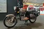 royal-enfield-classic-350-termasuk-dalam-moge-murah-di-telkomsel-iims-2019.jpg