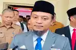 Gubernur-Sulawesi-Selatan-Andi-Sudirman-Sulaiman-disorot-tandatangani-SK-Pemberhentian.jpg
