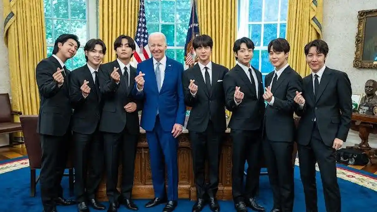 Kabar Terbaru BTS - RM BTS Akhirnya Ungkap Siapa Sebenarnya Anggota ke-8