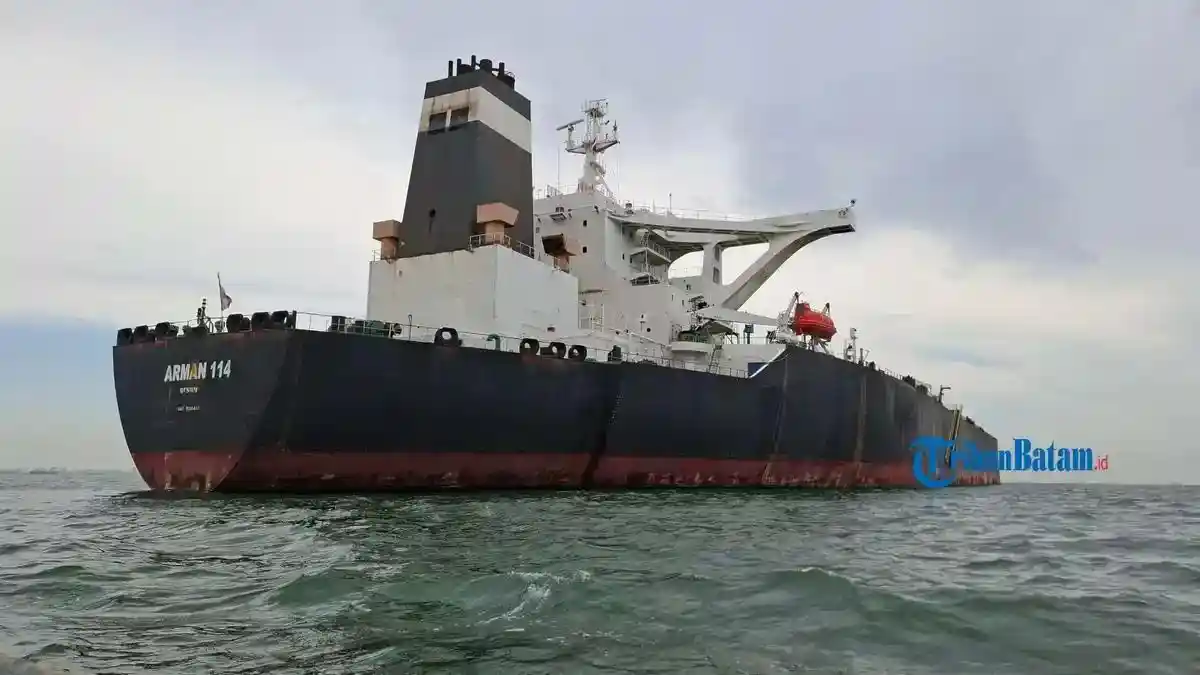 Diwarnai Tembakan Peringatan Saat akan Diamankan, Supertanker MT Arman 114 dan Muatan Kini Dilelang
