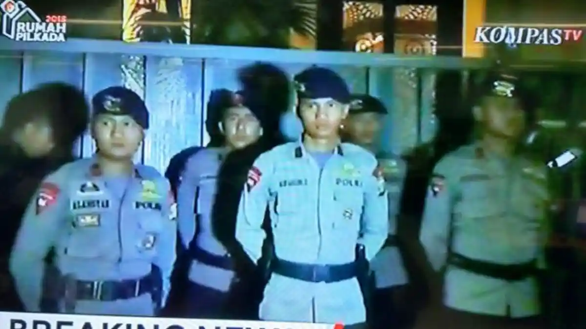 Korupsi E-KTP - Petugas KPK Datangi Rumah Setya Novanto, Puluhan Brimob Menjaga Ketat