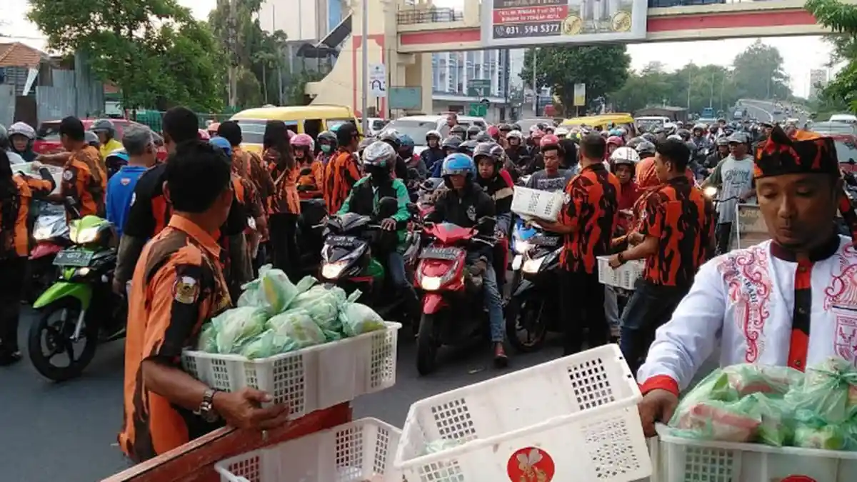 Pemuda Pancasila Sidoarjo Bagikan 700 Paket Takjil Setiap Hari, di Sini Lokasinya