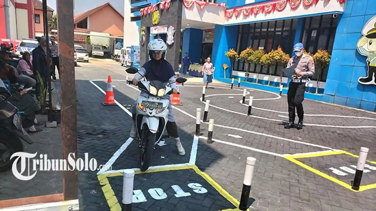 Cerita Mufida Jajal Trek Baru Uji SIM C di Karanganyar : Sempat Grogi dan Deg-degan