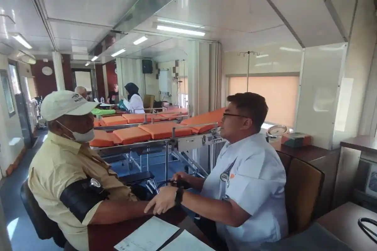 Warga Sekitar Stasiun Sumringah Ada Layanan Kesehatan Gratis Dari Rail Clinic