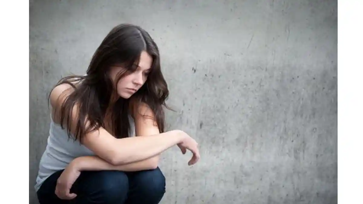 4 Zodiak Ini Sering Merasa Tidak Aman alias 'Insecure' Berlebihan, Termasuk Pisces & Scorpio