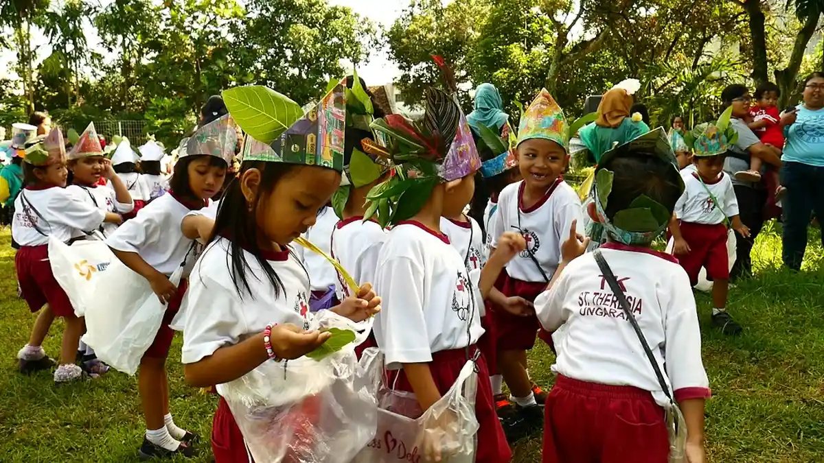 Ratusan Anak Punguti Sampah di Taman Sebantengan Ungaran