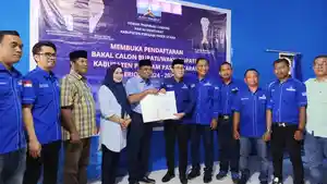20240513-Pemberian-surat-tugas-dari-Demokrat-ke-Hamdam.jpg