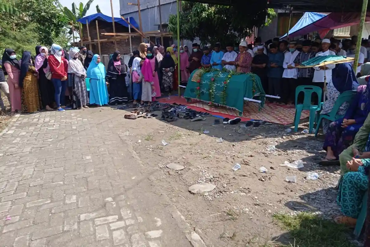 Sandri Sinaga Calon Mempelai Pria Tak Sanggup Tahan Tangis Lihat Jenazah Calon Istri