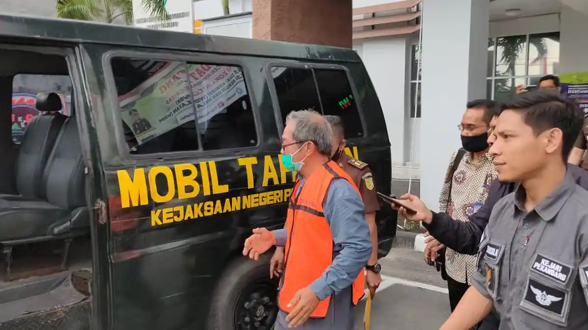 Ditetapkan Sebagai Tersangka Dugaan Korupsi, Mantan Dirut PT PER Ditahan