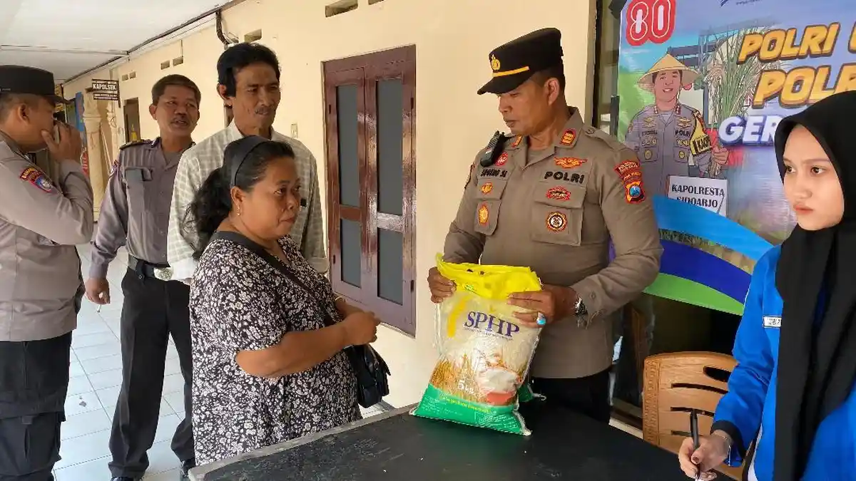 Polsek Balongbendo Sidoarjo Gelar Bazar Beras Murah, Warga Antusias Datang dan Berbelanja
