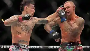 Max-Holloway-kiri-mengalahkan-Dustin-Poirier-di-UFC-318.jpg