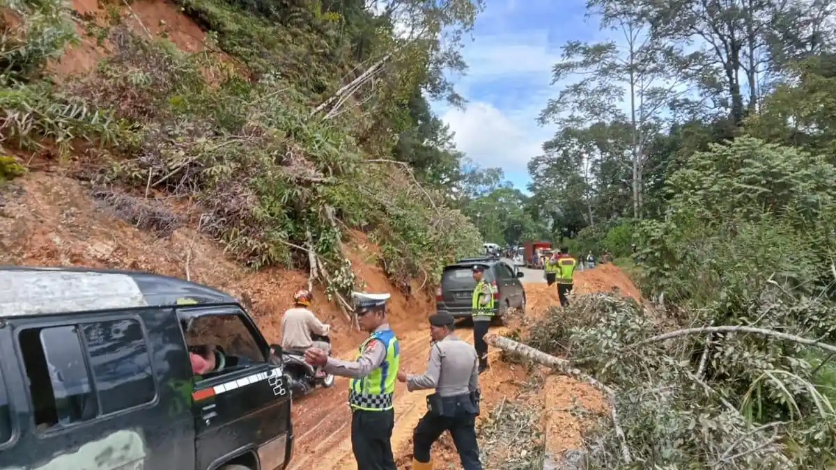 Sempat Lumpuh 5 Jam Lebih, Jalan Lintas Blangkejeren-Takengon Kembali Normal