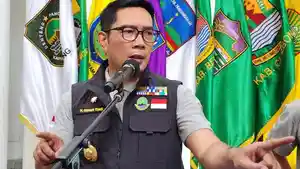 Gubernur-Jawa-Barat-Ridwan-Kamil-saat-diwawancarai-media-di-Gedung-Sate.jpg