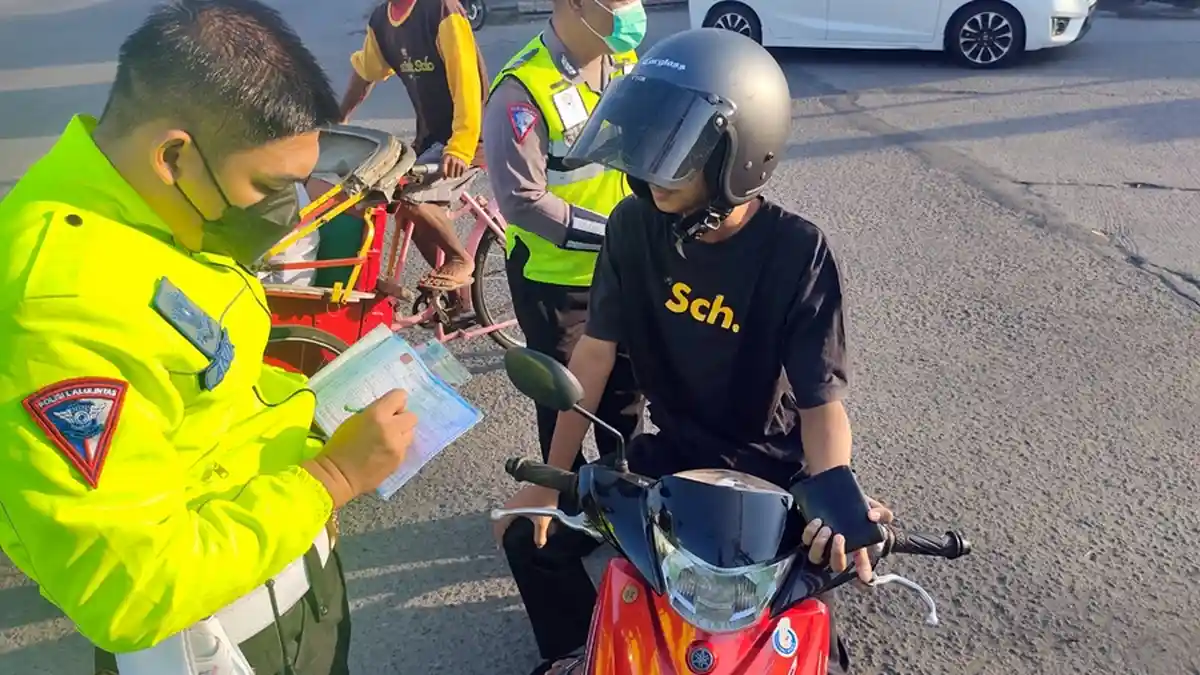 Resmi Aturan Tilang Kendaraan Terbaru per 1 Maret 2025: Surat Dikirim WA, Ini Cara Bayar Denda