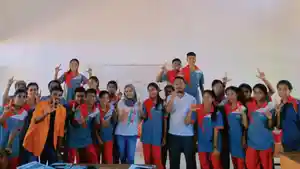 POSE-BERSAMA-Sejumlah-mahasiswa-Program-Studi-Prodi-Pendidikan-Kimia.jpg