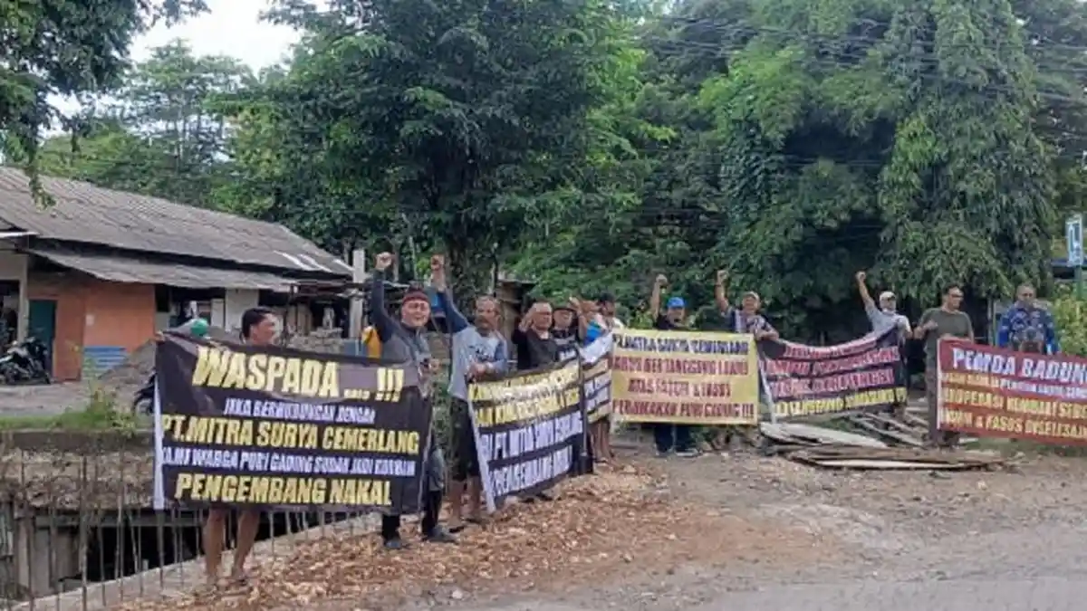 WARGA Puri Gading Minta Developer Segera Selesaikan Perbaikan Jembatan Jebol Akibat Cuaca Ekstrem