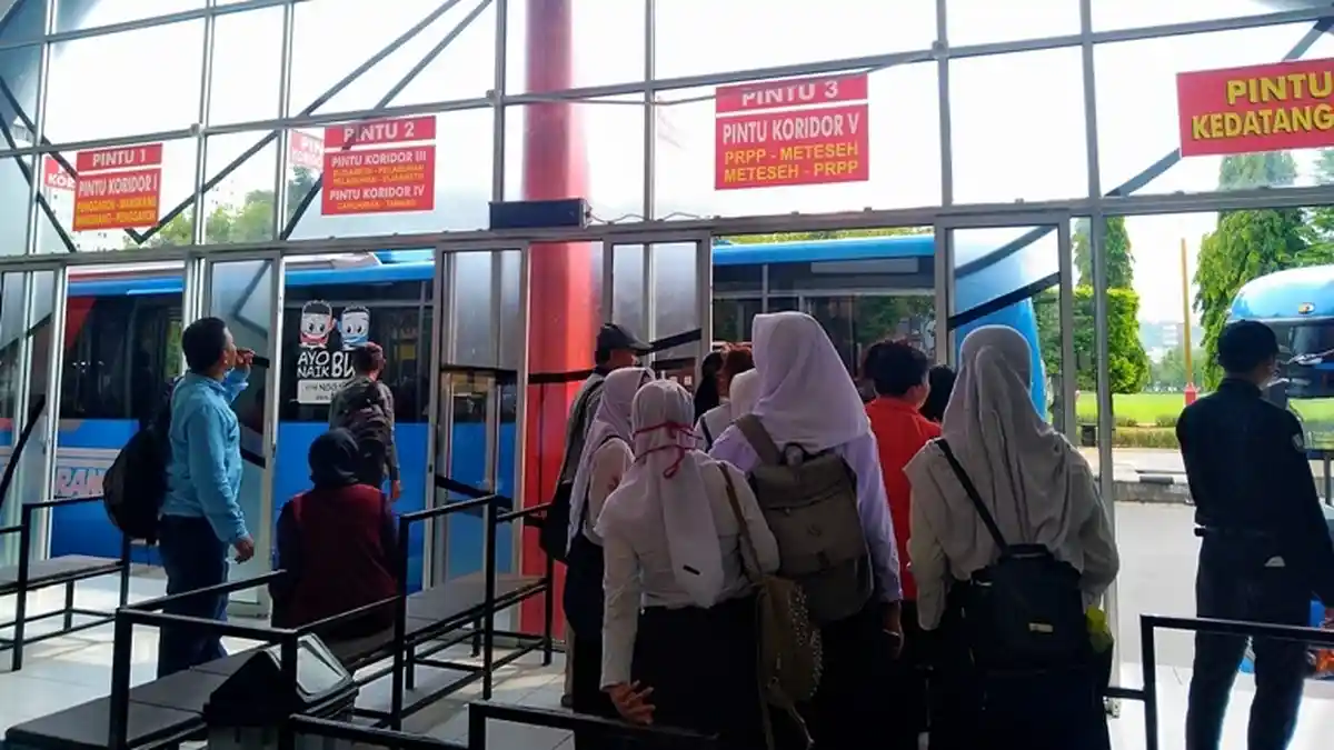 5 Hal yang Wajib Diperhatikan Saat Berkeliling Semarang Memakai Bus Rapid Transit (BRT) Semarang