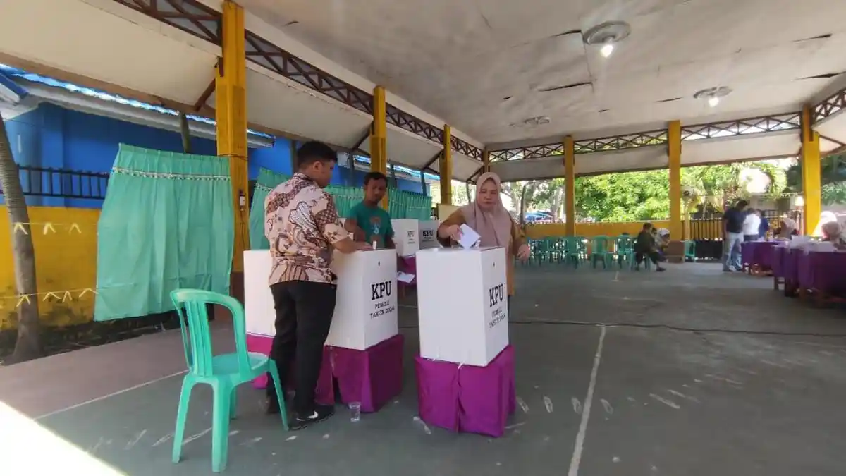 BREAKING NEWS 2 TPS di Gorontalo Gelar Pemungutan Suara Ulang, Warga Mulai Mencoblos