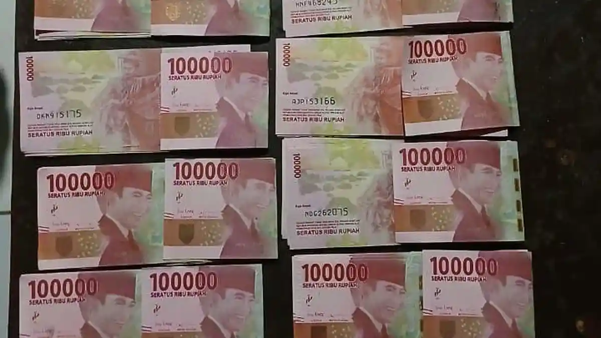 Uang Palsu Produksi UIN Beredar, Begini Cara Kasir Minimarket Bedakan Uang Asli dan Palsu Tanpa Alat