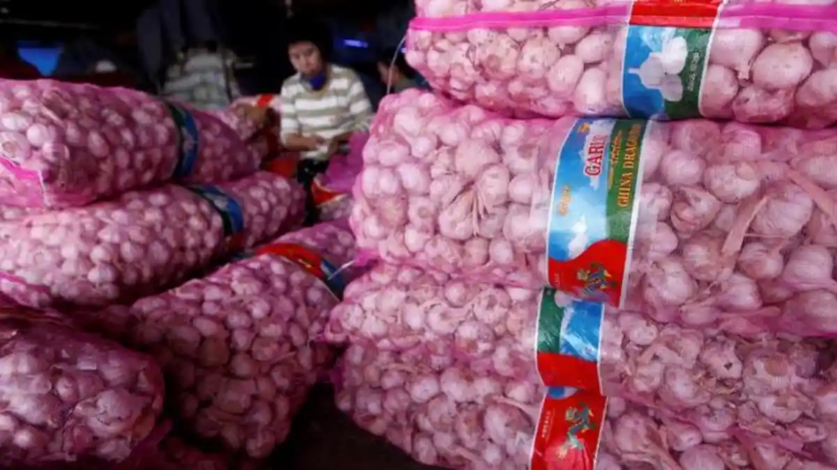 Petani Protes, Jalanan di Nganjuk Penuh dengan Bawang