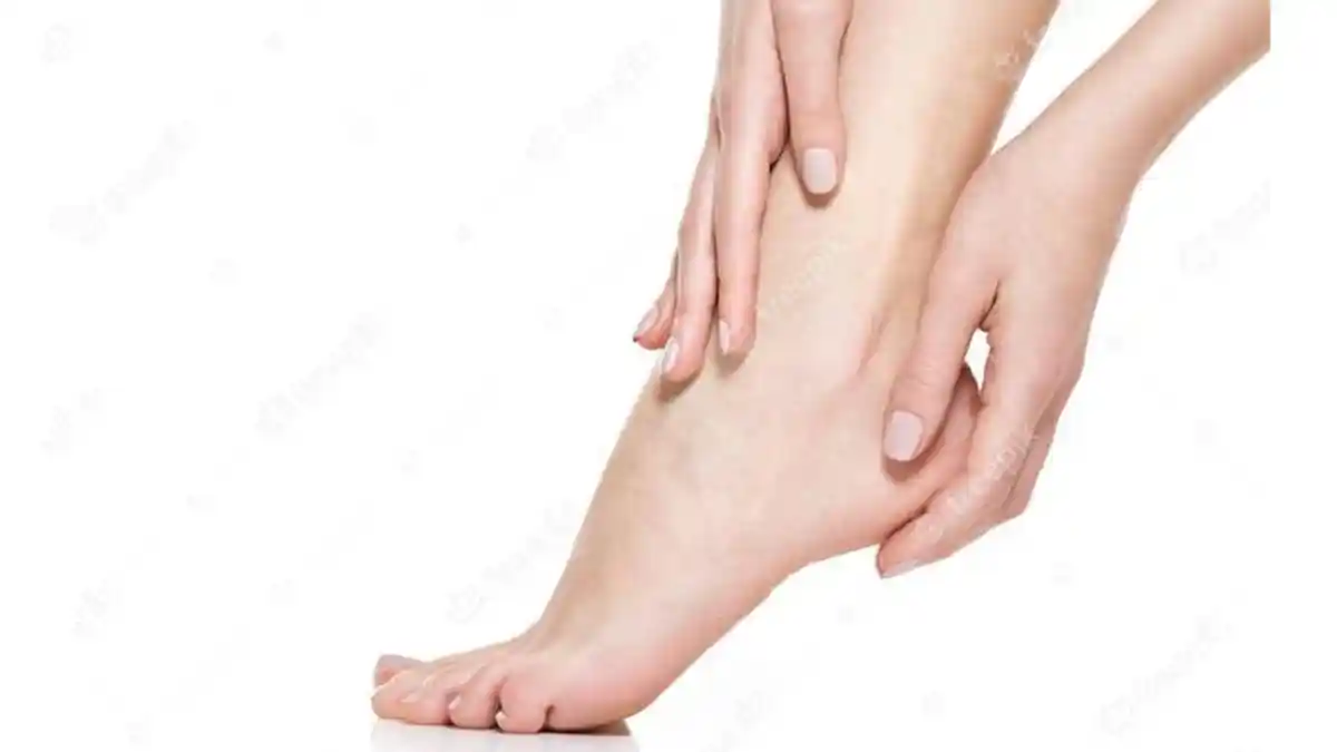 Mata Kaki Hitam dan Kering? Sudahi Resahmu, Simak Cara Mudah untuk Mengatasinya: Gunakan Bahan Alami