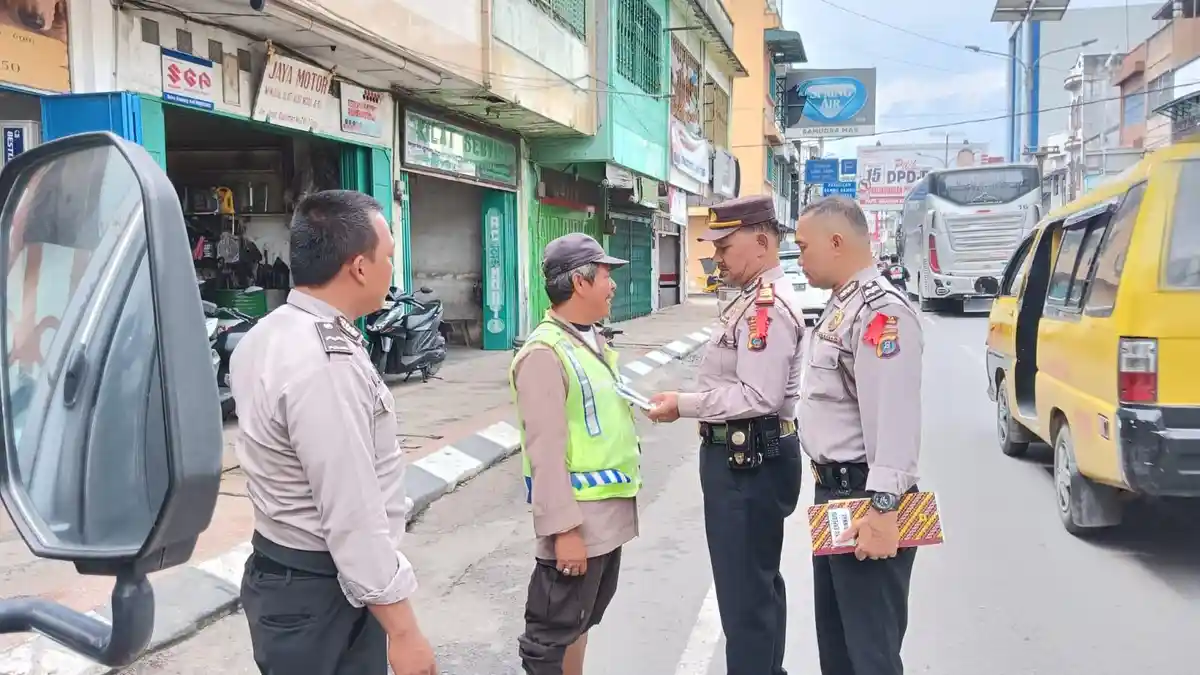 Hindari Kemacetan, Sat Binmas Polres Tebing Tinggi Sambangi Juru Parkir