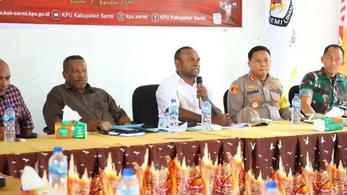 Pemkab Sarmi Bantu BBM Untuk Panitia Pemilihan Distrik Apawer dan Tor