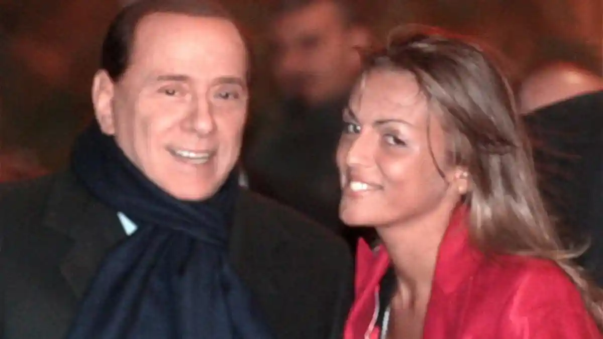 Pascale Mulai Ambil Peran First Lady di Keluarga Berlusconi