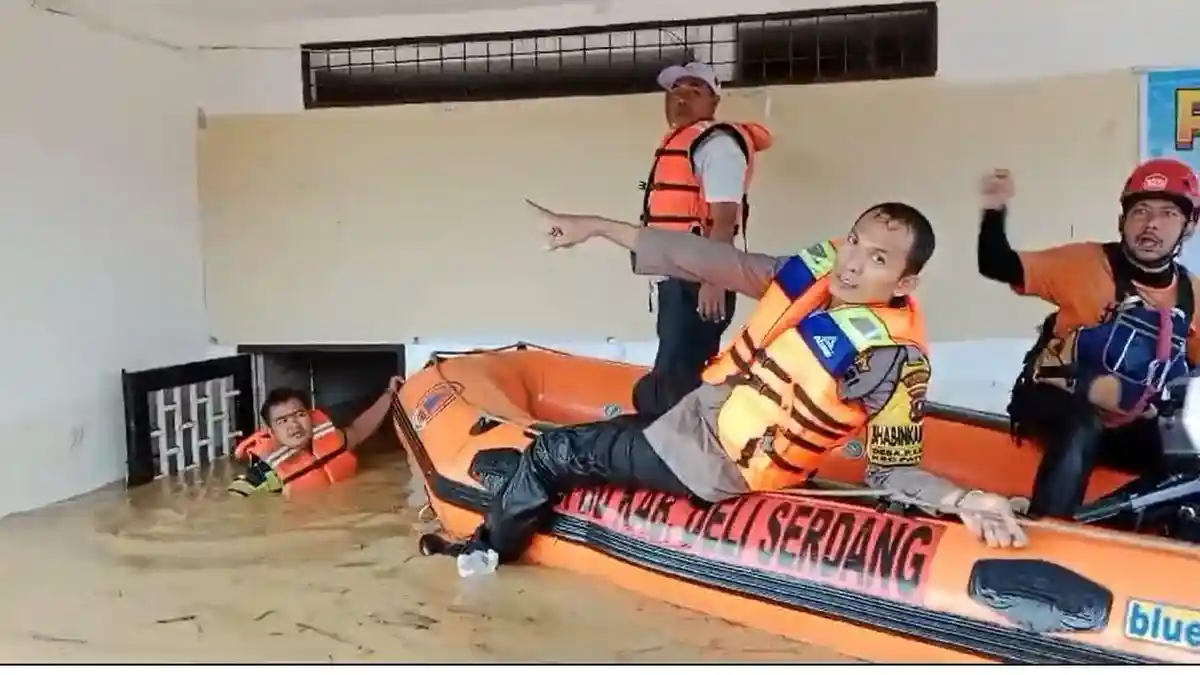 Kapolda Sumut Respons Cepat Kerahkan Personel Bantu Warga Terdampak Banjir