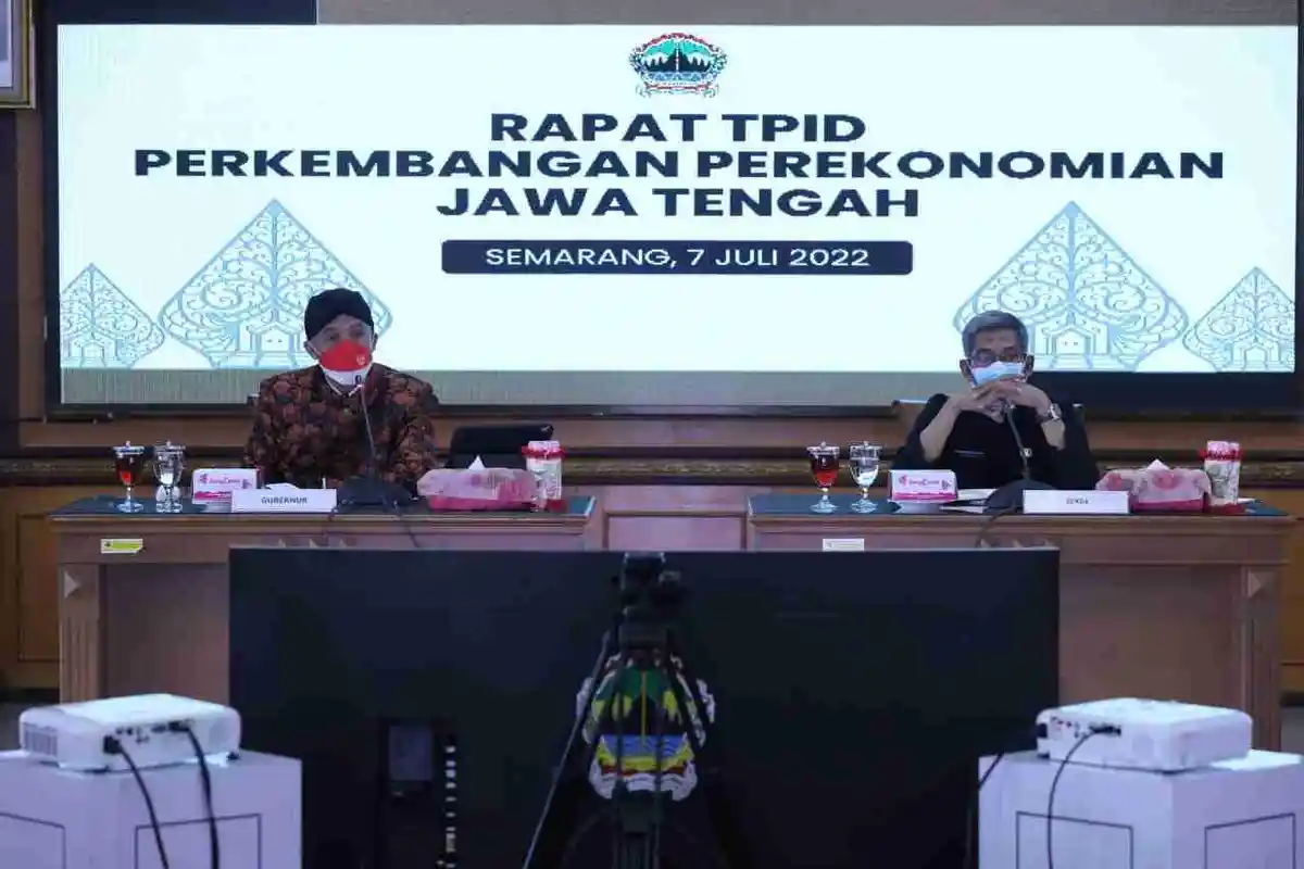 Didukung Ganjar, Nanda Raih Medali Emas Lompat Jauh dalam Ajang Pesonas di Semarang